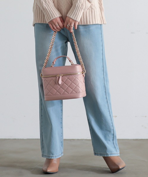 ALTROSE(アルトローズ)の「キルティング ショルダーバッグ 3WAYBAG バニティ II 2WAY バニティバッグ(ショルダーバッグ・レディース・ブルー/ベージュ/ブラック/ピンク・FREE)」の16枚目の写真