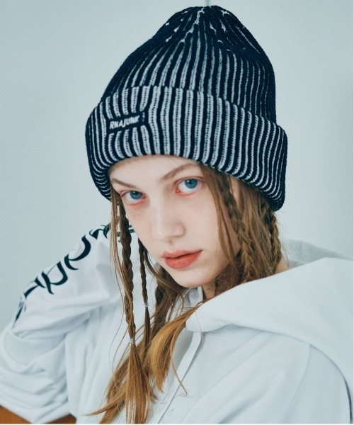 RNA(アールエヌエー)の「E4979 2カラーリブニットCAP(ニットキャップ/ビーニー・レディース・ライトグリーン/ピンク/ブラック×ホワイト・FREE)」の2枚目の写真