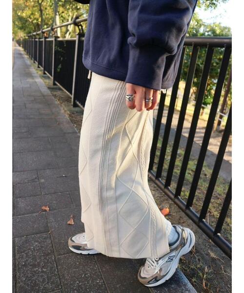 Green　Parks（グリーンパークス）の「ケーブルニットスカート（スカート・レディース・ベージュ/アイボリー/杢グレー・FREE）」の2枚目の写真