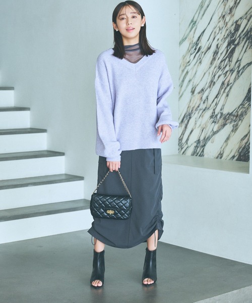 mysty woman(ミスティウーマン)の「シアーラメボトルネックプルオーバー 109876(Tシャツ/カットソー・レディース・チャコールグレー/アイボリー/ベージュ系その他・FREE)」の4枚目の写真