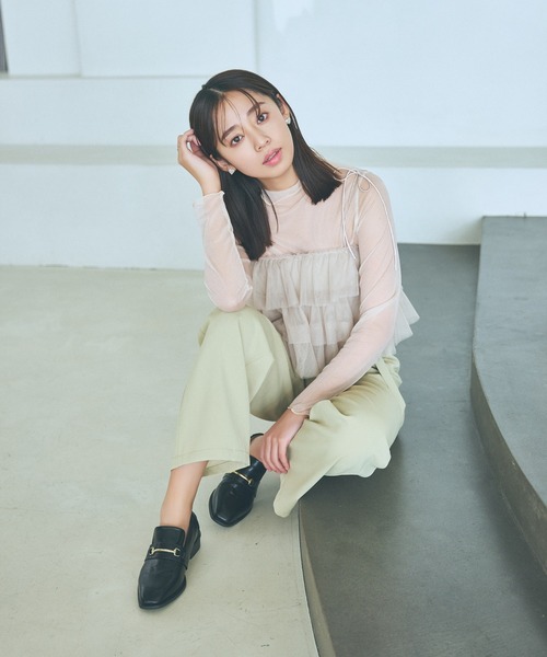 mysty woman(ミスティウーマン)の「シアーラメボトルネックプルオーバー 109876(Tシャツ/カットソー・レディース・チャコールグレー/アイボリー/ベージュ系その他・FREE)」の5枚目の写真