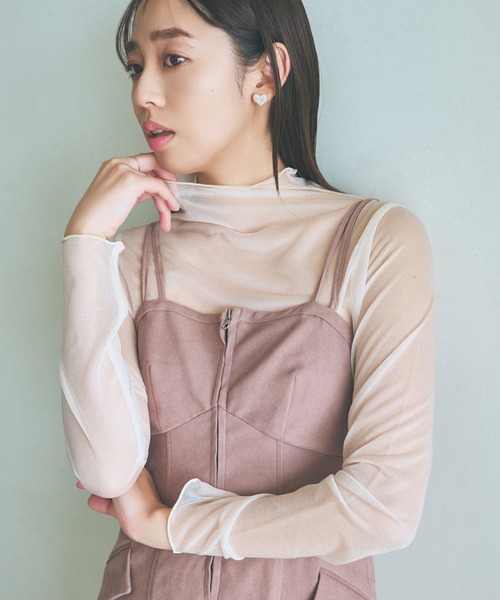 mysty woman(ミスティウーマン)の「シアーラメボトルネックプルオーバー 109876(Tシャツ/カットソー・レディース・チャコールグレー/アイボリー/ベージュ系その他・FREE)」の22枚目の写真