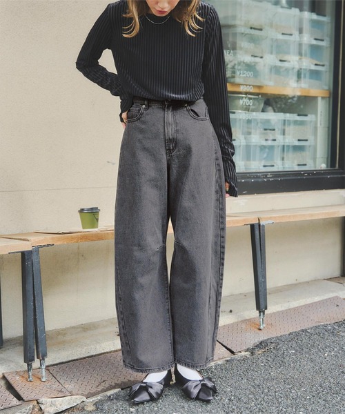titivate(ティティベイト)の「カーブラインデニムパンツ(デニムパンツ・レディース・ブルー/ブラック/ライトブルー/インディゴブルー・M)」の2枚目の写真