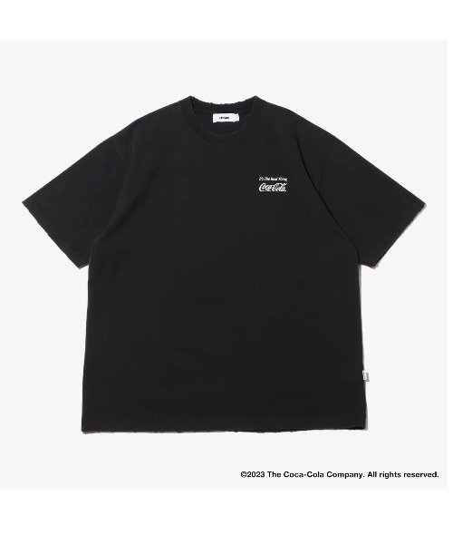Coca Cola（コカコーラ）の「atmos × Coca-Cola metallic logo T-shirt
