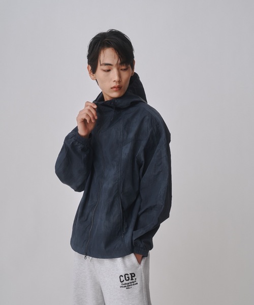 codegraphy（コードグラフィー）の「TECH NYLON TIEDYE HOOD WIND BRACKER JACKET（マウンテンパーカー・メンズ・カーキ/ネイビー・MEDIUM/LARGE）」の7枚目の写真