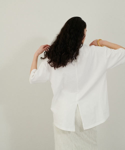 LARUTA(ラルータ)の「【LARUTA】バックスリットロゴT(Tシャツ/カットソー・レディース・ライトベージュ/チャコールグレー/オフホワイト/ネイビー・FREE)」の19枚目の写真
