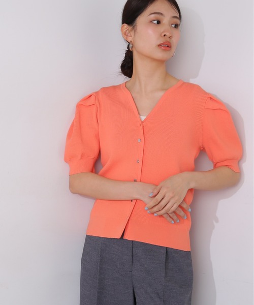 N.（N. Natural Beauty Basic）（エヌエヌナチュラルビューティーベーシック）の「◆タックショルダーキーネックニット（カーディガン/ボレロ・レディース・オフホワイト/スミクロ/オレンジ・MEDIUM）」の3枚目の写真