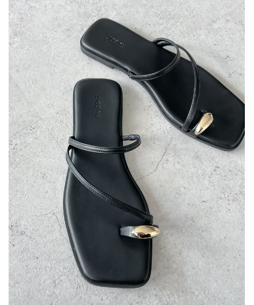 Re:EDIT（リエディ）の「[2025 SUMMER COLLECTION][リニューアル][大きいサイズ有]メタルサムリングトングサンダル（サンダル・レディース・ホワイト/ブラック/ベージュ/ブラウン/シルバー/ブラック系その他・SMALL/MEDIUM/LARGE/X-LARGE）」の9枚目の写真