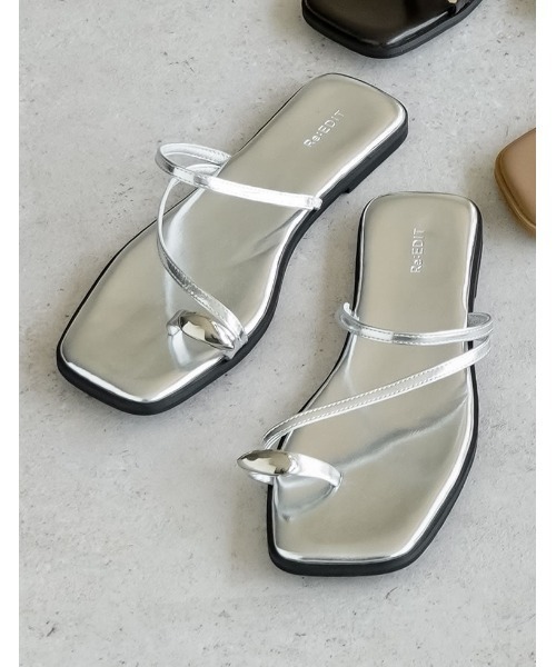 Re:EDIT（リエディ）の「[2025 SUMMER COLLECTION][リニューアル][大きいサイズ有]メタルサムリングトングサンダル（サンダル・レディース・ホワイト/ブラック/ベージュ/ブラウン/シルバー/ブラック系その他・SMALL/MEDIUM/LARGE/X-LARGE）」の17枚目の写真