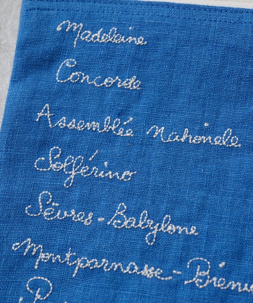 BEARDSLEY（ビアズリー）の「Metro de Paris刺繍ポーチ（中）（ポーチ・レディース・ブルー・FREE）」の3枚目の写真