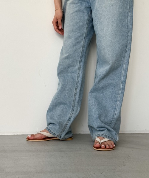 CANAL JEAN（キャナルジーン）の「from Lagoon　レザートングペタサンダル（サンダル・レディース・ブラック/オフホワイト・36/37/38）」の4枚目の写真