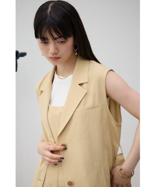 AZUL by moussy（アズールバイマウジー）の「リネンライクジレ（ベスト・レディース・ベージュ/ブラック・FREE）」の3枚目の写真