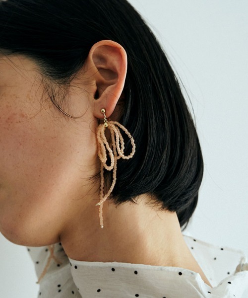 marjour（マージュール）の「MAT BEADS EARRING（イヤリング・レディース・ピンクベージュ/ブルー系1・FREE）」の2枚目の写真