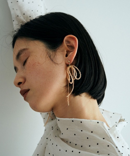 marjour（マージュール）の「MAT BEADS EARRING（イヤリング・レディース・ピンクベージュ/ブルー系1・FREE）」の6枚目の写真