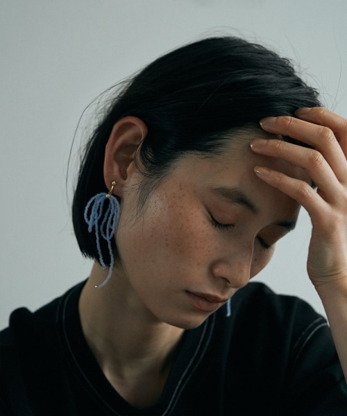 marjour（マージュール）の「MAT BEADS EARRING（イヤリング・レディース・ピンクベージュ/ブルー系1・FREE）」の11枚目の写真