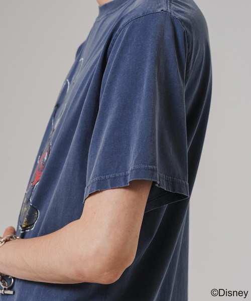 REMI RELIEF(レミレリーフ)の「REMI RELIEF 別注 HARD SP加工 Tシャツ(MICKEY MOUSE)(Tシャツ/カットソー・メンズ・グリーン/ネイビー/ブラック/ライトグレー/ホワイト・LARGE/MEDIUM/X-LARGE)」の6枚目の写真