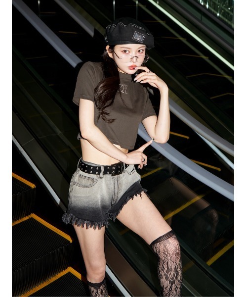 Darich（ダーリッチ）の「スタッズロゴコンパクトTシャツ（T