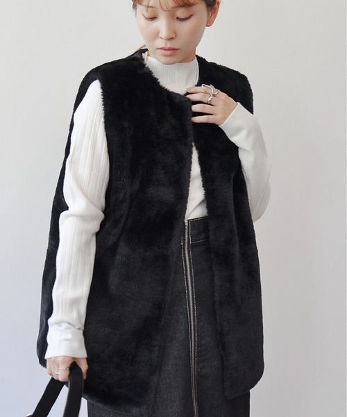 Meli rich（メリーリッチ）の「フェイクエコファーベスト（ベスト・レディース・モカ/アイボリー/ブラック/グレイッシュベージュ・MEDIUM）」の3枚目の写真