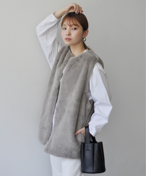 Meli rich（メリーリッチ）の「フェイクエコファーベスト（ベスト・レディース・モカ/アイボリー/ブラック/グレイッシュベージュ・MEDIUM）」の8枚目の写真