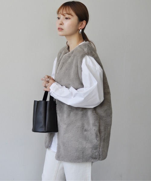 Meli rich（メリーリッチ）の「フェイクエコファーベスト（ベスト・レディース・モカ/アイボリー/ブラック/グレイッシュベージュ・MEDIUM）」の10枚目の写真