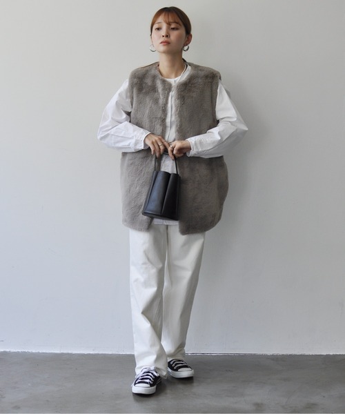 Meli rich（メリーリッチ）の「フェイクエコファーベスト（ベスト・レディース・モカ/アイボリー/ブラック/グレイッシュベージュ・MEDIUM）」の12枚目の写真