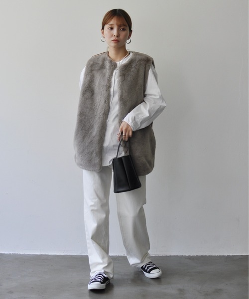 Meli rich（メリーリッチ）の「フェイクエコファーベスト（ベスト・レディース・モカ/アイボリー/ブラック/グレイッシュベージュ・MEDIUM）」の13枚目の写真