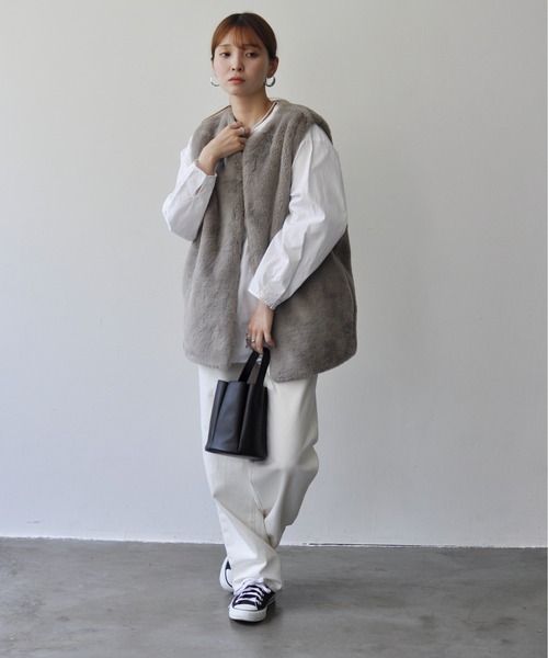 Meli rich（メリーリッチ）の「フェイクエコファーベスト（ベスト・レディース・モカ/アイボリー/ブラック/グレイッシュベージュ・MEDIUM）」の14枚目の写真