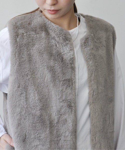 Meli rich（メリーリッチ）の「フェイクエコファーベスト（ベスト・レディース・モカ/アイボリー/ブラック/グレイッシュベージュ・MEDIUM）」の17枚目の写真