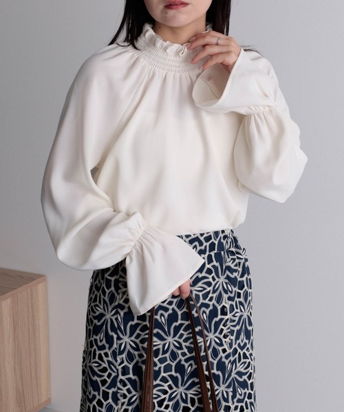 RANAN(ラナン)の「シャーリングハイネックキャンディーブラウス(シャツ/ブラウス・レディース・ベージュ/ブラック/ブラック系/オフホワイト・L/M/LL)」の10枚目の写真