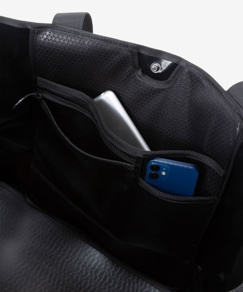 THE NORTH FACE(ザノースフェイス)の「【THE NORTH FACE/ザ ノースフェイス】BC STANDARD TOTE PLUS(トートバッグ・メンズ・ブラック/パープル/イエロー系その他/グリーン/ブルー系その他/ホワイト/カーキ/グリーン系その他/ブラック系その他/グレー/イエロー/ピンク・FREE)」の20枚目の写真