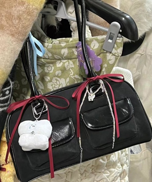 Teem Store（チームストア）の「スクエア ボストンリボンミニバッグ（ボストンバッグ・レディース・ブラック/ブラック系その他・F）」の3枚目の写真