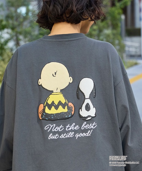 MONO-MART(モノマート)の「【PEANUTS / SNOOPY】別注 ピーナッツ スヌーピー ヴィンテージプリント オーバーサイズロンT(Tシャツ/カットソー・レディース・ブラック/ブラック系2/オフホワイト/スミクロ/ホワイト系2/ワイン/ホワイト系3/ブラック系3/オートミール/ネイビー/グレイッシュベージュ/ホワイト系4/ブラック系4/グレイッシュブルー/ライトピンク/グレー系/ブラック系5・M/L)」の10枚目の写真