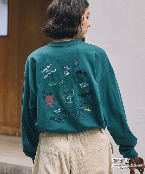 PEANUTS(ピーナッツ)の「【PEANUTS / SNOOPY】別注 ピーナッツ スヌーピー ヴィンテージプリント オーバーサイズロンT(Tシャツ/カットソー・レディース・ブラック/ブラック系2/オフホワイト/スミクロ/ホワイト系2/ワイン/ホワイト系3/ブラック系3/オートミール/ネイビー/グレイッシュベージュ/ホワイト系4/ブラック系4/グレイッシュブルー/ライトピンク/グレー系/ブラック系5/グリーン/グレー系2/ホワイト系5・M/L)」の16枚目の写真