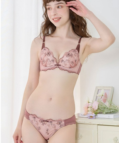 tutuanna（チュチュアンナ）の「[運命のブラ]ふっくらバストメイクブラ＆ショーツセットエスティヴォントミューズ(Fカップ)（ブラ&ショーツ・レディース・ピンク/ライトグレー/ダークブルー/グリーン系その他3/ローズ/ラベンダー/ブラウン系その他・F65/F70）」の2枚目の写真
