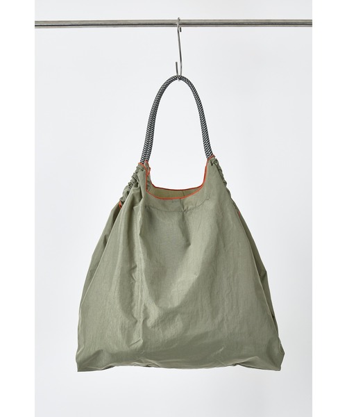 ottilie（オティーリエ）の「KARYU × Ball&Chain  コラボレーションBAG　Lサイズ　★（トートバッグ・レディース・ブラック/グレー・LARGE）」の4枚目の写真