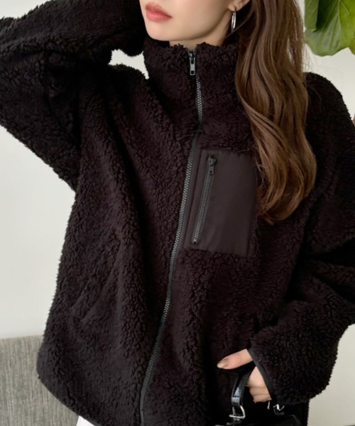 TREOVER(トレオーバー)の「ゆったりシルエットポケット付ボアショートジャケット(ブルゾン・レディース・モカ/ブラック/オフホワイト/カーキ・FREE)」の3枚目の写真