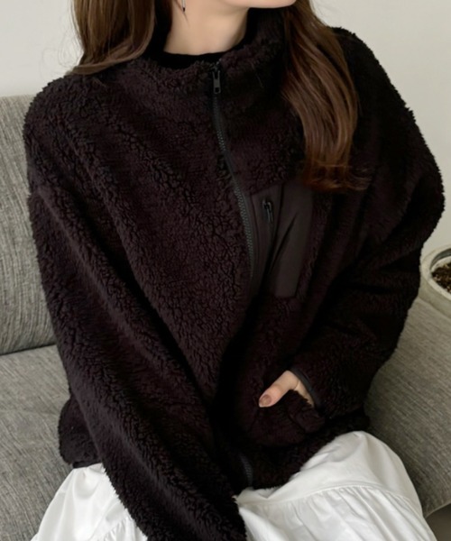 TREOVER(トレオーバー)の「ゆったりシルエットポケット付ボアショートジャケット(ブルゾン・レディース・モカ/ブラック/オフホワイト/カーキ・FREE)」の13枚目の写真