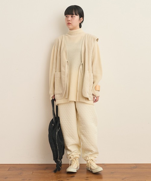 AMBIDEX（アンビデックス）の「片畦 ハイネックプルオーバー（ニット/セーター・レディース・ピンク/アイボリー/ネイビー/グリーン/レッド・FREE）」の20枚目の写真