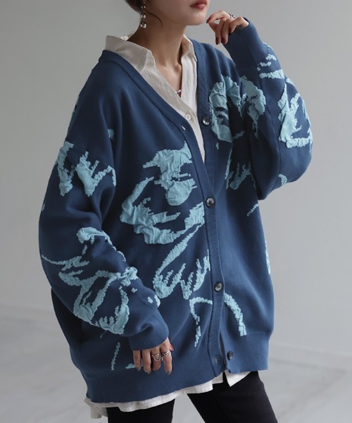 HUG.U(ハグユー)の「花柄ニットカーディガン(カーディガン/ボレロ・レディース・ブラック×グレー/モカ/ブルー/グレー・FREE)」の11枚目の写真