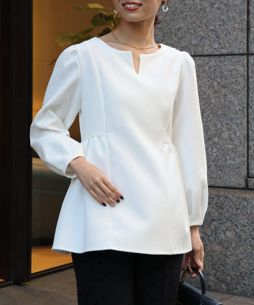 Chez toi（シェトワ）の「【セレモニー対応可】ペプラムブラウス（シャツ/ブラウス・レディース・ブラック/ネイビー/オフホワイト・FREE）」の2枚目の写真