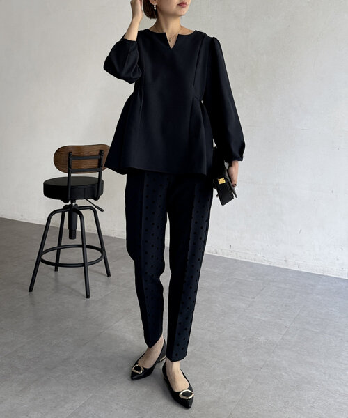 Chez toi（シェトワ）の「【セレモニー対応可】ペプラムブラウス（シャツ/ブラウス・レディース・ブラック/ネイビー/オフホワイト・FREE）」の7枚目の写真