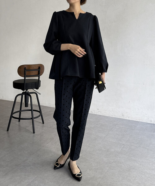 Chez toi（シェトワ）の「【セレモニー対応可】ペプラムブラウス（シャツ/ブラウス・レディース・ブラック/ネイビー/オフホワイト・FREE）」の6枚目の写真