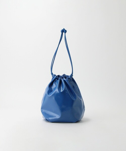 green label relaxing（グリーンレーベルリラクシング）の「2WAY ソフトエナメル 巾着バッグ（ショルダーバッグ・レディース・グレー/コバルトブルー/ブラック・FREE）」の4枚目の写真