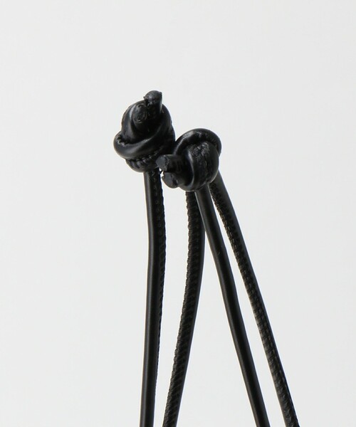 green label relaxing（グリーンレーベルリラクシング）の「2WAY ソフトエナメル 巾着バッグ（ショルダーバッグ・レディース・グレー/コバルトブルー/ブラック・FREE）」の18枚目の写真