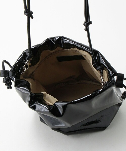 green label relaxing（グリーンレーベルリラクシング）の「2WAY ソフトエナメル 巾着バッグ（ショルダーバッグ・レディース・グレー/コバルトブルー/ブラック・FREE）」の17枚目の写真