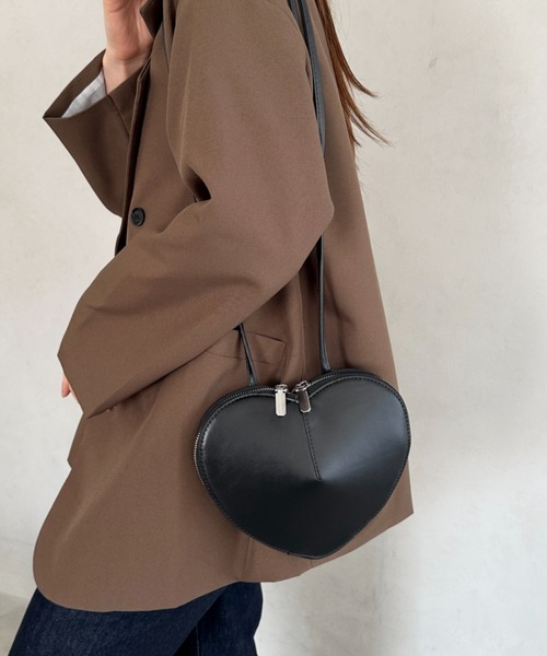 MYMOOD.(マイムード)の「【ショルダー調整可能】ハート型PUショルダーバッグ(ショルダーバッグ・レディース・アイボリー/ブラック/レッド・FREE)」の14枚目の写真