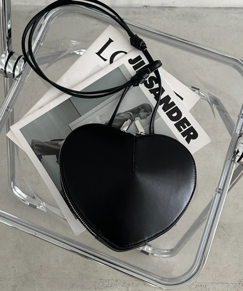 MYMOOD.(マイムード)の「【ショルダー調整可能】ハート型PUショルダーバッグ(ショルダーバッグ・レディース・アイボリー/ブラック/レッド・FREE)」の17枚目の写真