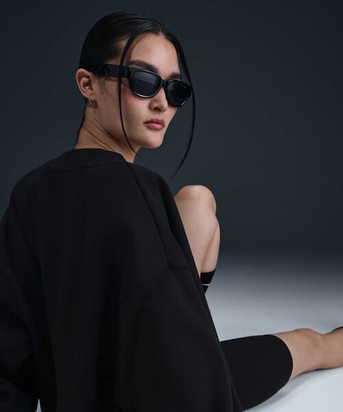 NIKE（ナイキ）の「ナイキ スポーツウェア フェニックス フリース ウィメンズ オーバーオーバーサイズド グラフィック カーディガン / Nike Sportswear Phoenix Fleece Women's Over-Oversized Graphic Cardigan HJ0947-010 Black（カーディガン/ボレロ・レディース・ブラック・2XL/L/M/S/XL/XS）」の2枚目の写真