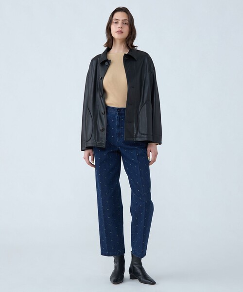 MACPHEE(マカフィー)の「デニムスパークジャカード タックストレートパンツ(デニムパンツ・レディース・ブルー・32/34/36)」の2枚目の写真