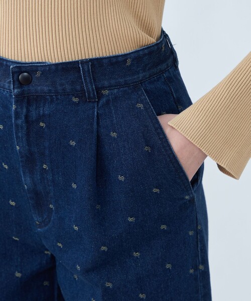 MACPHEE(マカフィー)の「デニムスパークジャカード タックストレートパンツ(デニムパンツ・レディース・ブルー・32/34/36)」の7枚目の写真